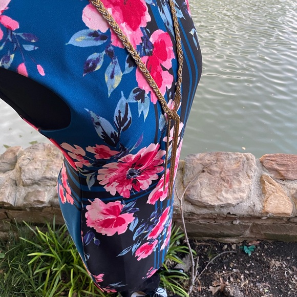 Vince Camuto Floral Dress - Picture 4 of 6